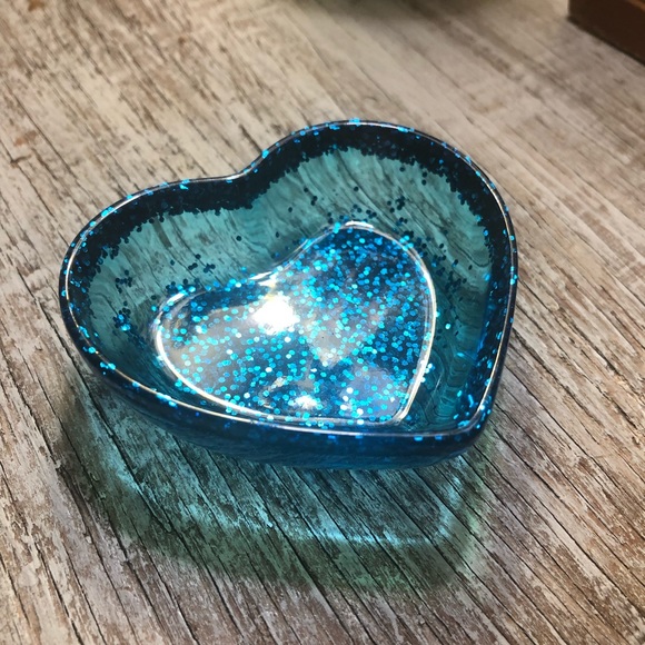 Blue Glitter Glam Heart Dish - Jewelry Dish / Trinket Tray/ Holiday Decor - Picture 4 of 12